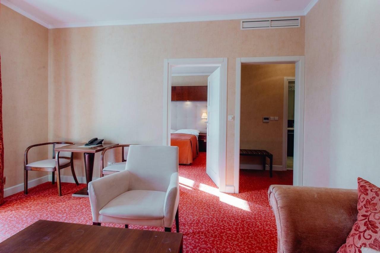 Hotel Pavla Pöstyén Kültér fotó